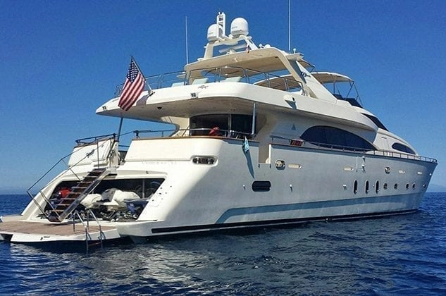 101-Azimut-Newport-Beach-Luxury-Yacht-633x420